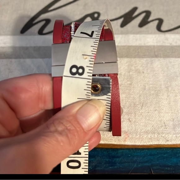 hengjiao Silver Feather, Leather, Ladies Multi-Layer Bracelet
Magnetic closure - Picture 5 of 5